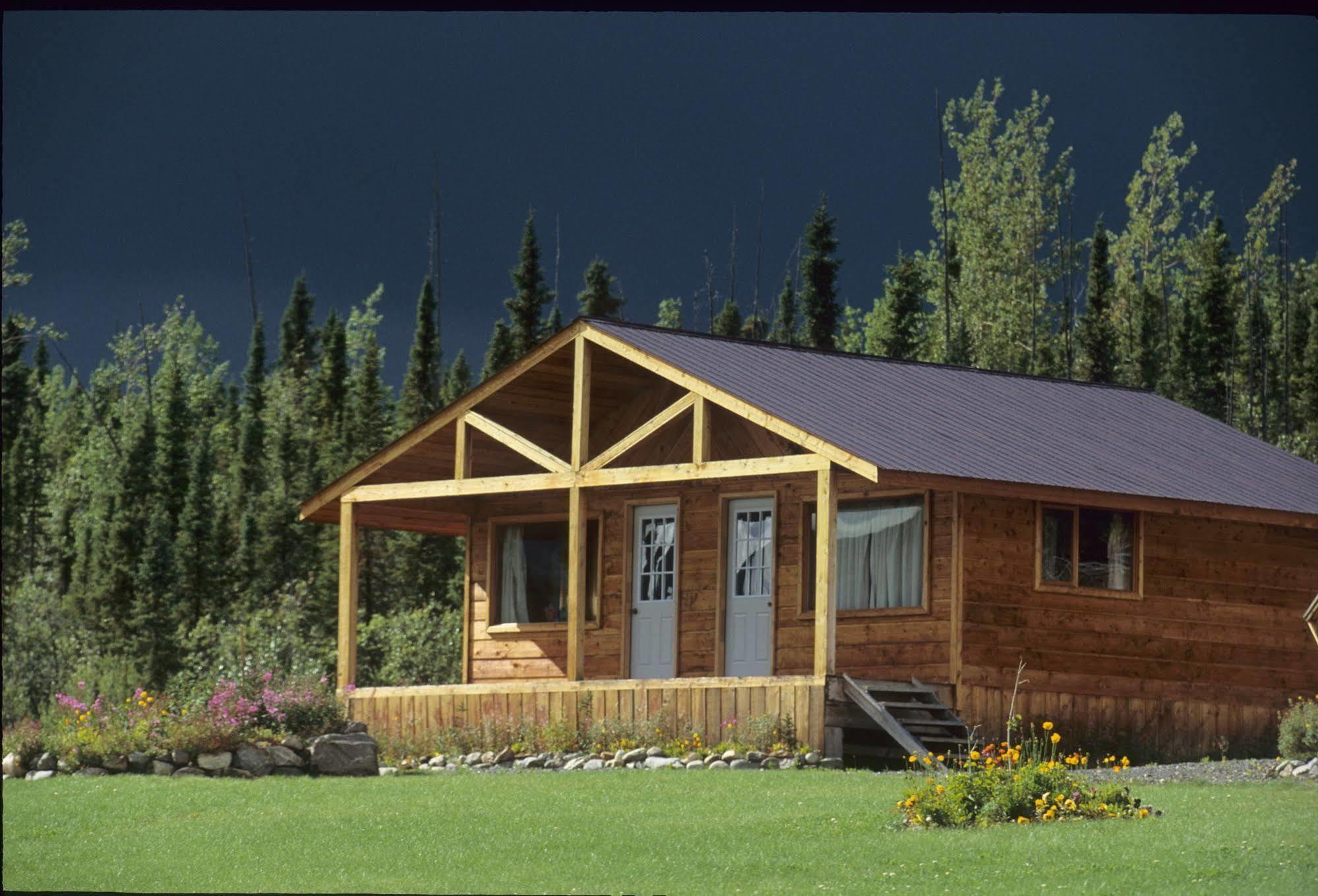 Inconnu Lodge Mcevoy Lake Exterior photo